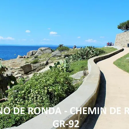 Apartment 2071 - Mediterraneo A 2-6, Zona Tranquila, Sobre Las Rocas, ¡los Pies En El Agua! Relajante Lugar En El Que Podra Descansar Bronceandose. - Es-258-100 Roses